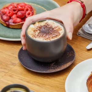 Café et petit-déjeuner au Café Flanelles, Paris 10e